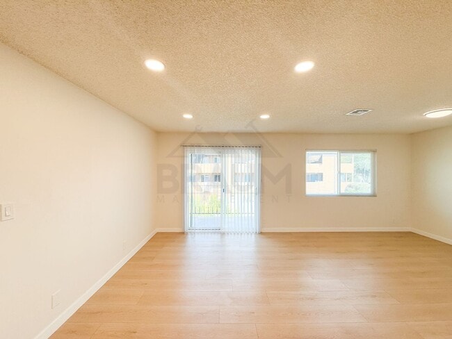 14801 Delano St Unidad 8