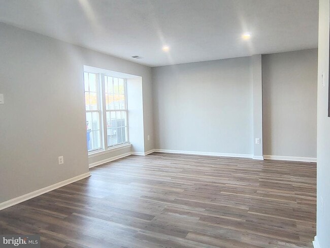 Photo - 564 Hollyberry Way