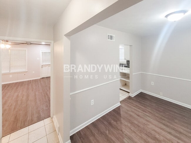 Photo - 3685 Naylor Dr