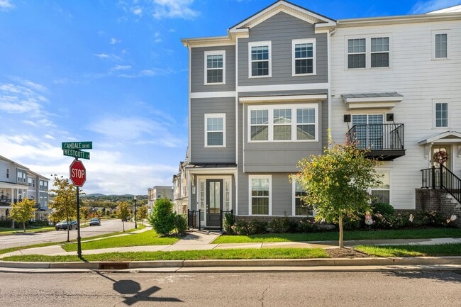 Building Photo - Burkitt Ridge Townhome