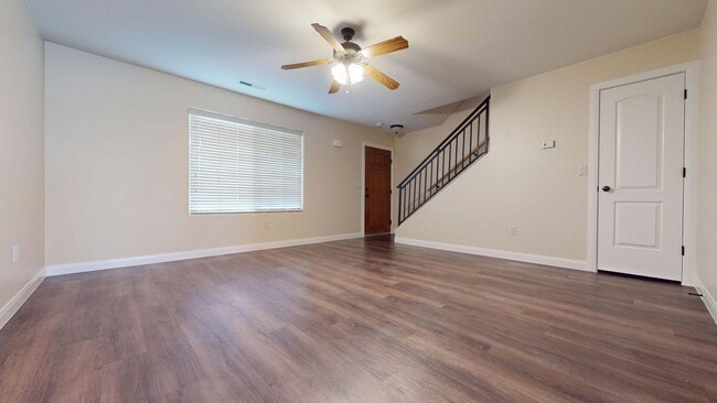 Photo - 370 1425 N St