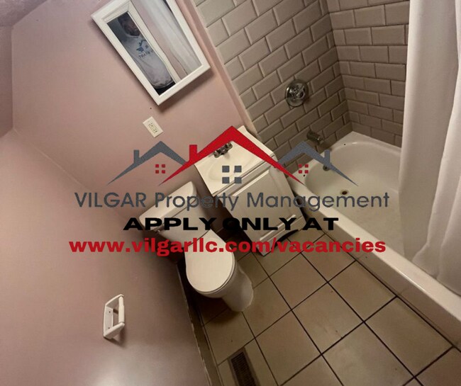 Photo - 4842 Northcote Ave Unidad Upper