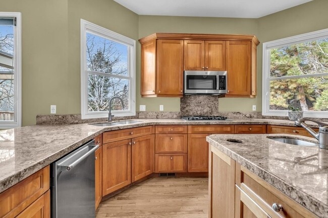 Photo - 601 D St E