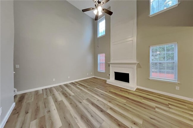 Photo - 1719 Silverchase Dr SW