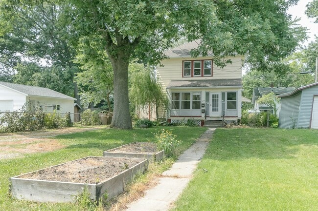 Photo - 2446 E Johnson St Unidad 2