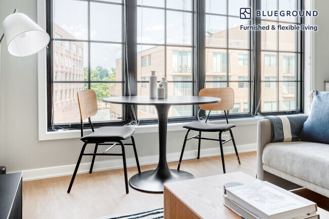 Photo - 2210 Wisconsin Ave NW Unidad SI FL4-ID548