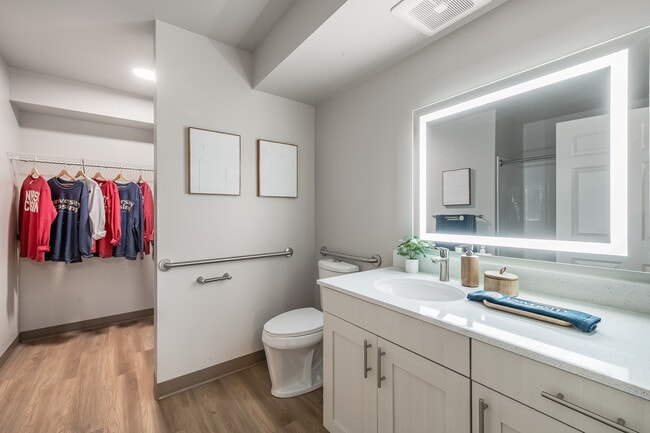 Photo - University Crossing