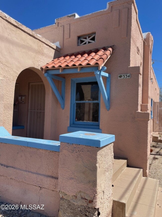 Building Photo - 334 N Vine Ave