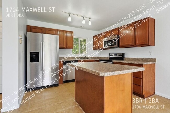 Photo - 1704 Maxwell St