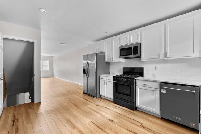 Building Photo - 2230 Orleans St Rental