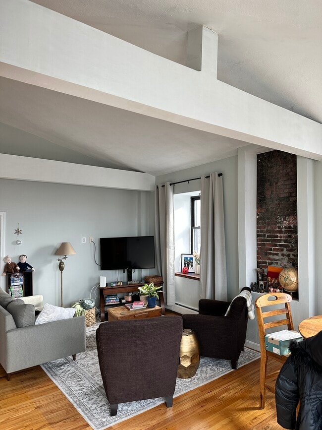 827 E Broadway Unit F