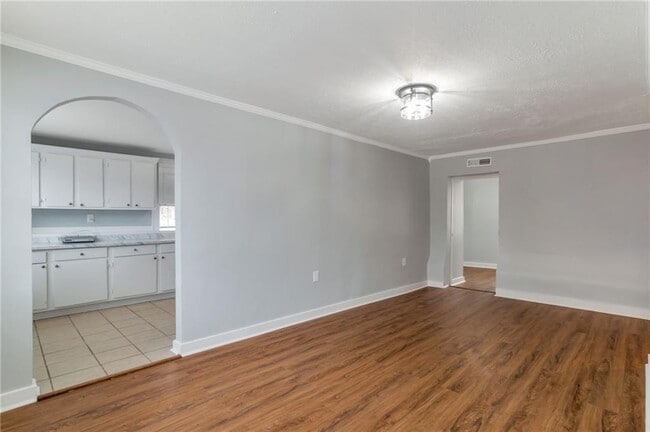 Photo - 2545 White Oak Dr