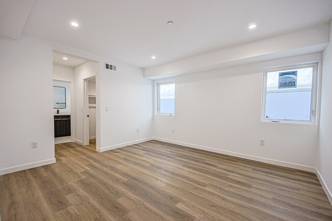 Photo - 5235 Satsuma Ave