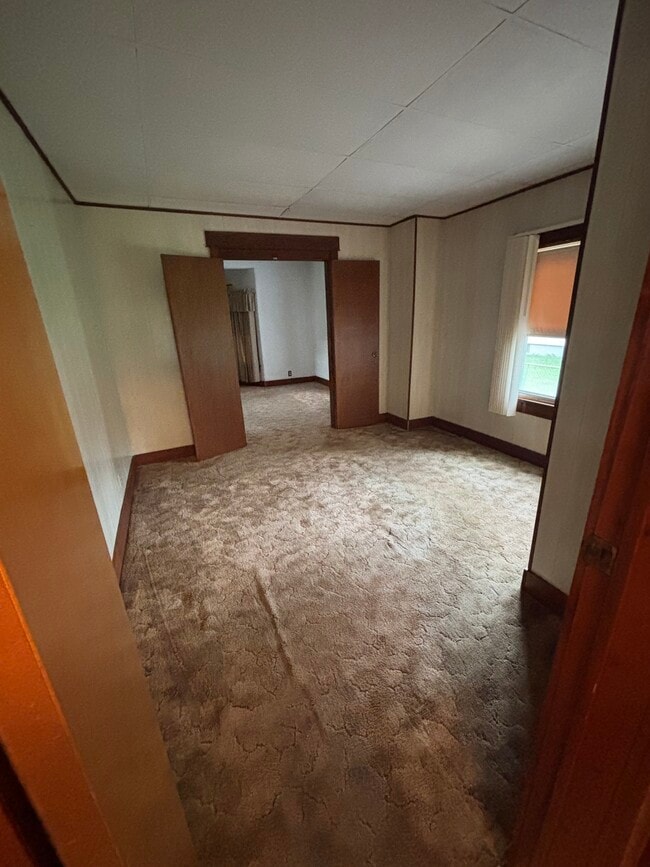 Comedor: anteriormente utilizado como dormitorio en la planta principal. - 590 S Henderson St