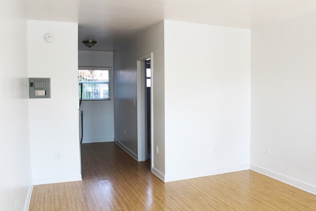 Photo - 8000 NE Bayshore Ct