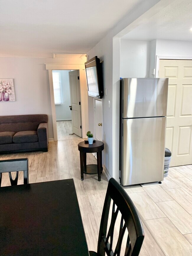 406 Tazewell St Rental For Rent in Portsmouth, VA