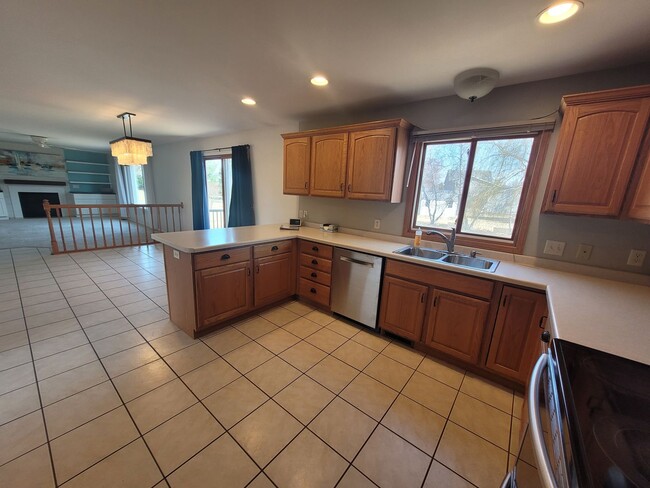 Photo - 2255 Vesterheim St