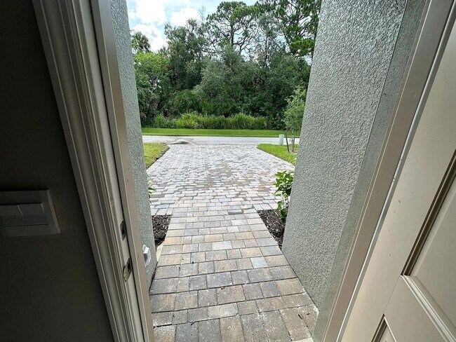 Photo - 826 Friendship Cir