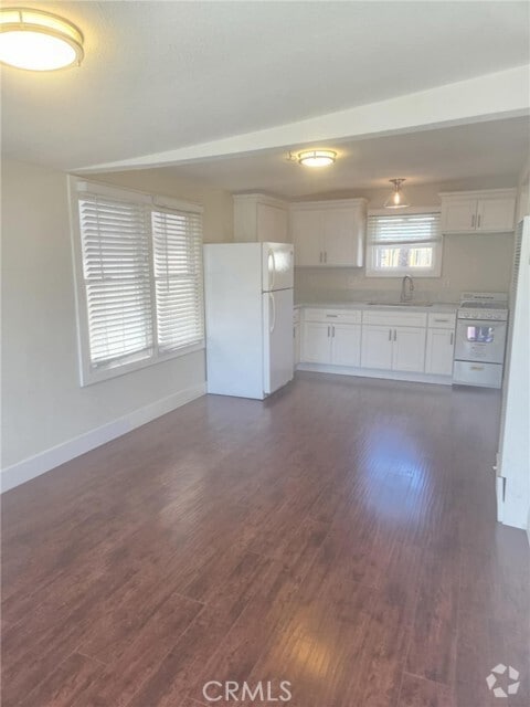 Building Photo - 1517 E 1st St Unit 1523B Rental