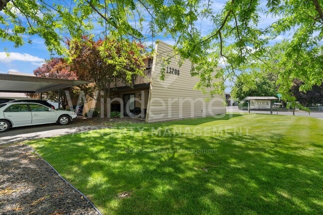 Building Photo - 13208 E Skyview Ave Unit 13208 E Skyview - D