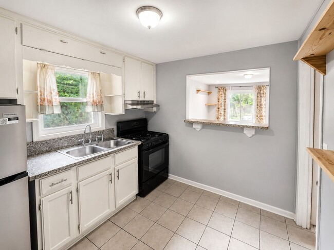 Building Photo - 1155 Unit 1155-C ed Ave