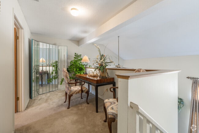 2BR, 2BA Townhouse - 1350SF