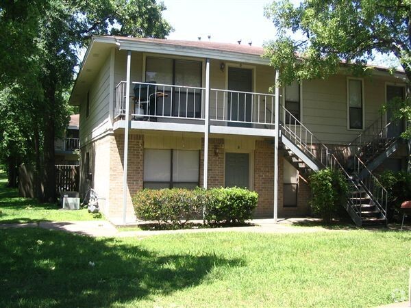 Building Photo - 2 br, 1.5 bath 4plex - 2411 Pedernales Dr B Rental