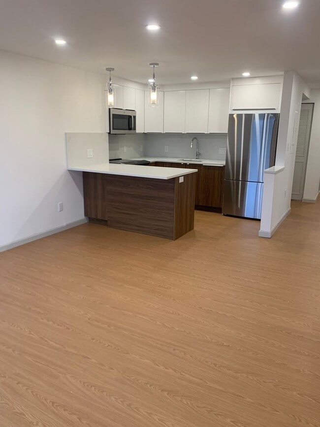 Building Photo - 1245 Beacon St