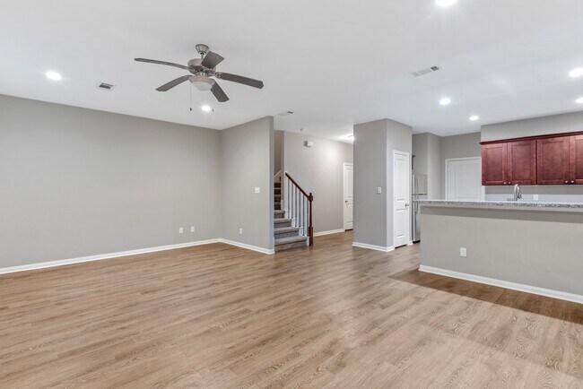 Photo - 128 Artesian Way