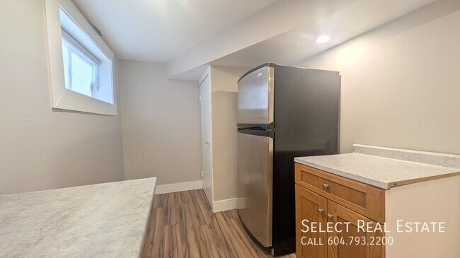 Photo - 46050 Camrose Ave Unit B