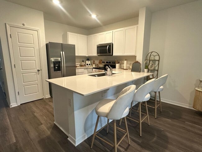 Photo - 2933 Canary Ave