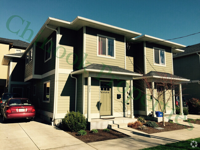 Building Photo - 16th St Duplex near campus Rental