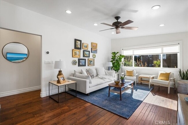 Photo - 737 Griffith Way