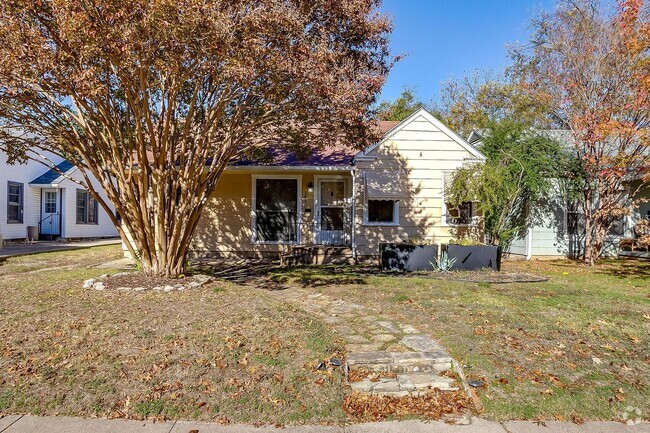 Building Photo - Arlington Heights Bungalow Rental