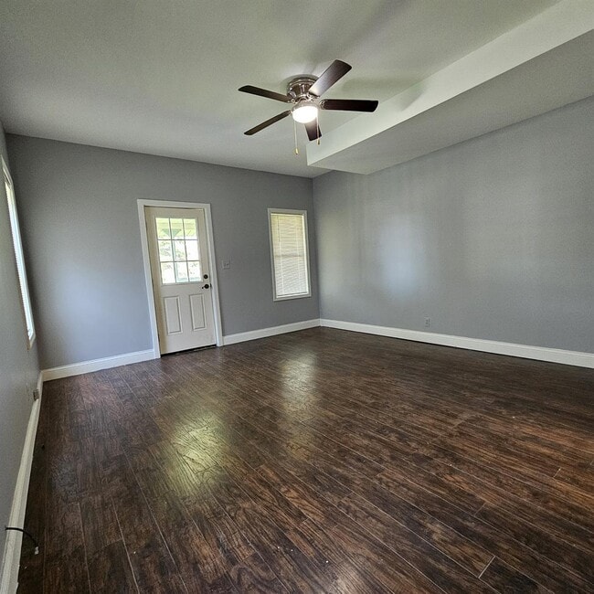 Photo - Duplex - 2 Bedroom Completely Remodeled Li...