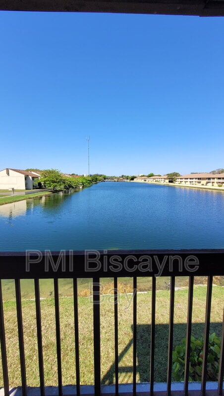 Building Photo - 415 NW 210th St Unit Apt 204-8