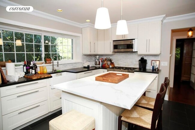 Photo - 144 Woodbine Dr