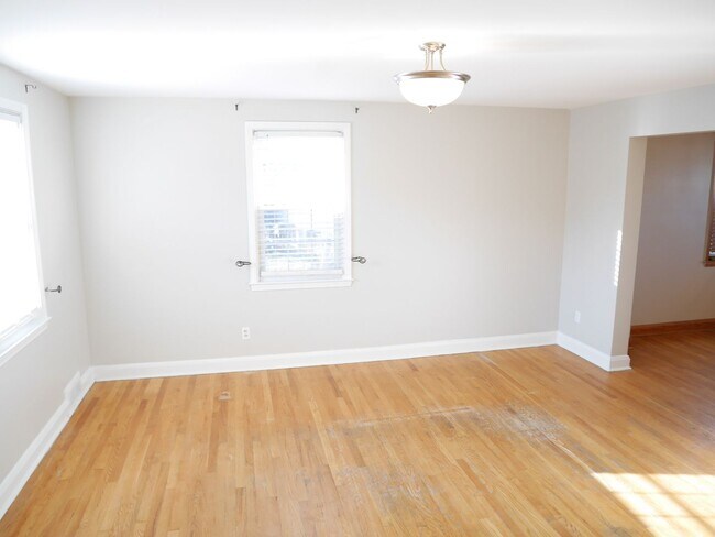 Photo - End-Unit Townhouse: Parkville, Maryland **...