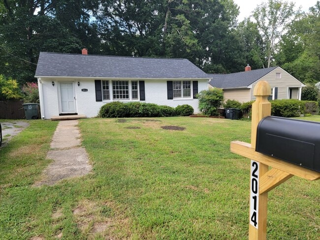 Building Photo - 2014 Bluemont Dr