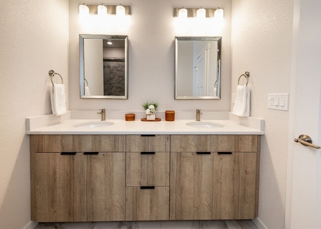5762 Villa Lorenzo Dr