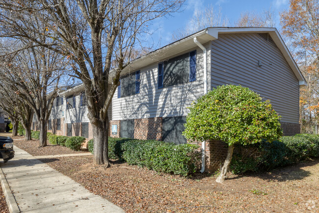 Building Photo - Quail Pointe Rental