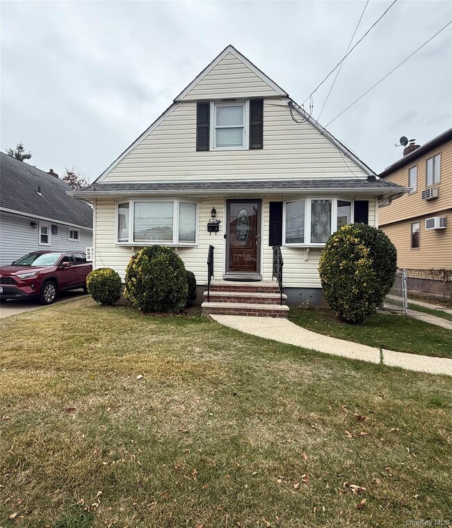 Building Photo - 573 Lakeville Rd