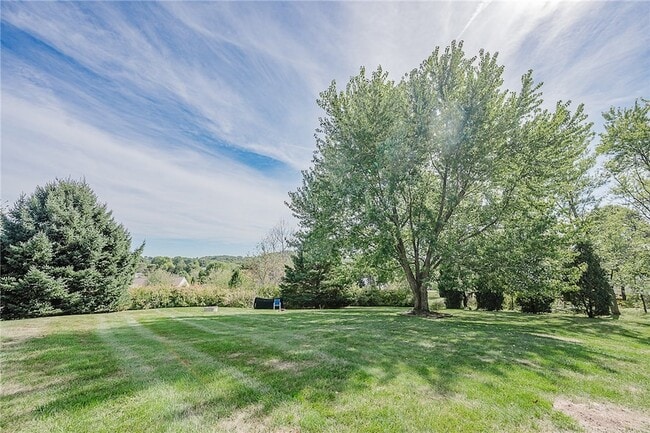 Photo - 979 Barclay Rd