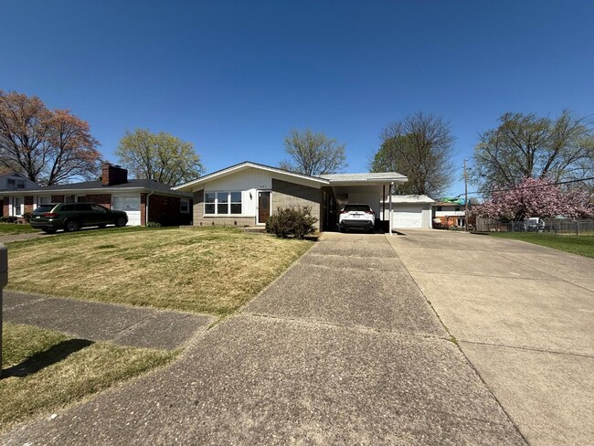 Building Photo - 663 Redwood Dr Rental