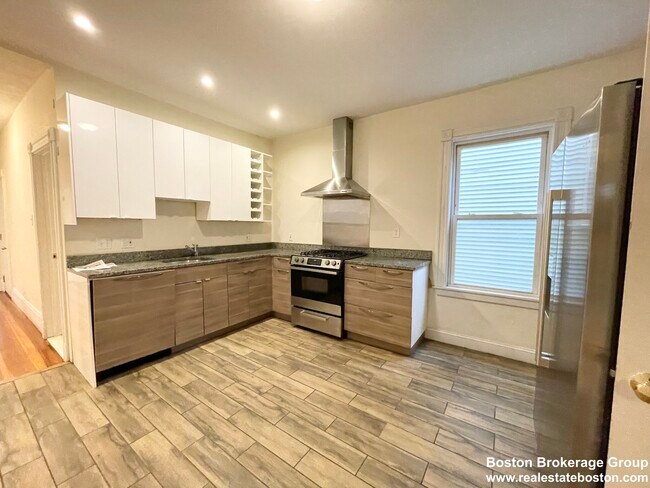 Photo - 17 Sachem St