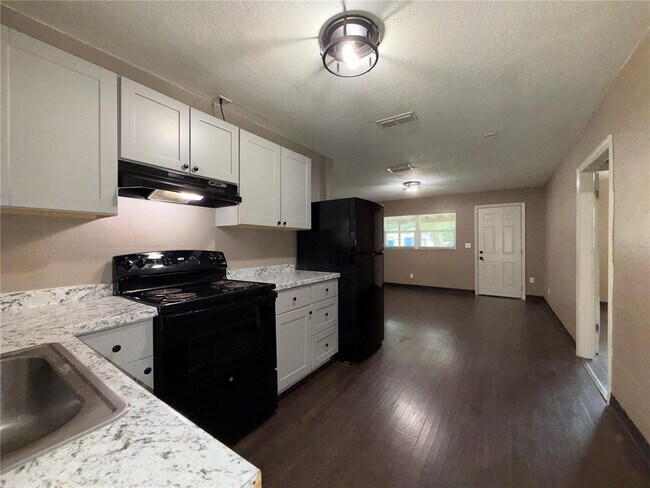 Photo - 305 Marker St