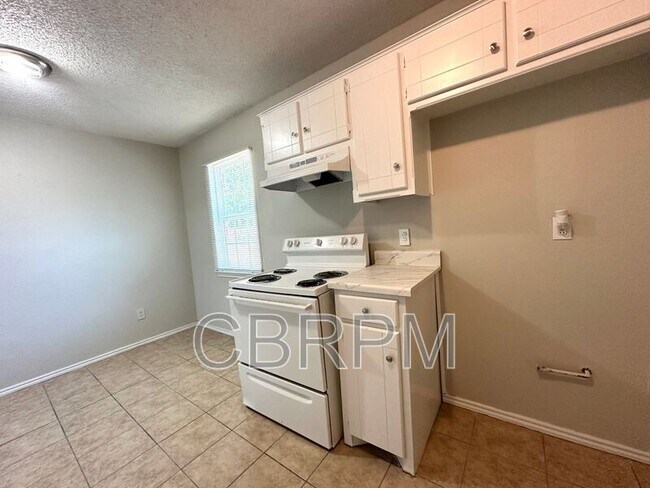 Photo - 4640 Grinnell St