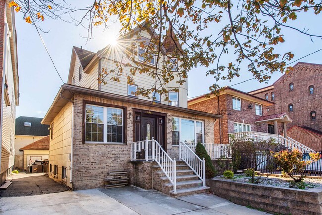 Building Photo - 894 AVENUE C Unit 2