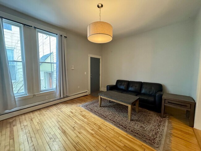 Photo - 168 Neal St