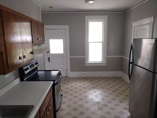 Photo - MAIN FLOOR LARGE APARTMENT